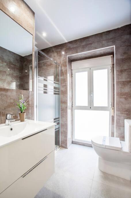 Villa Design & Stylish House In The Center Of Valenza Esterno foto